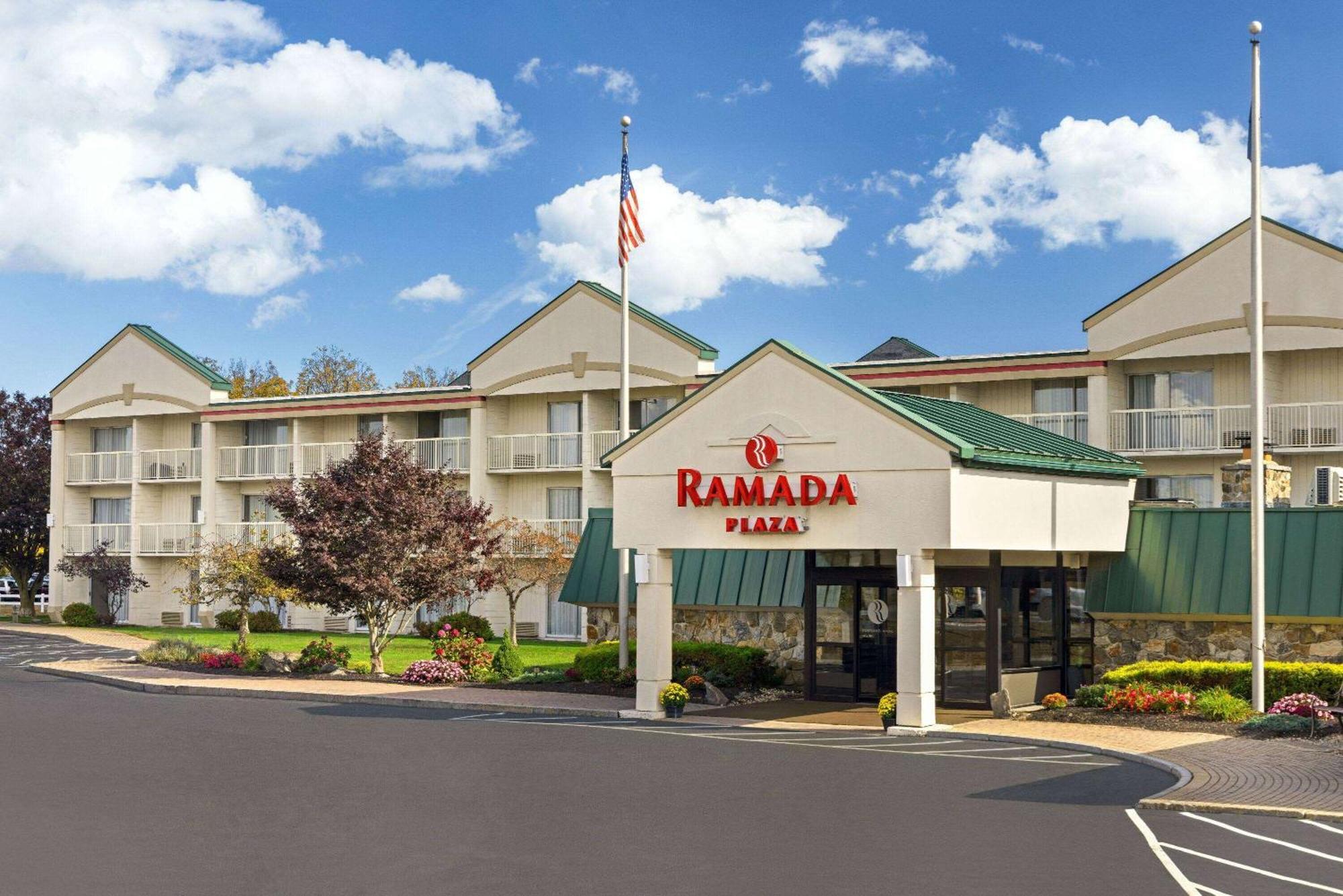 Ramada Plaza By Wyndham Portland Hotel Exterior photo